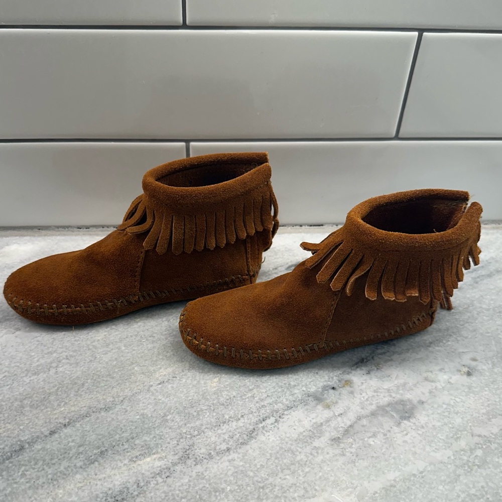 Toddler size 9 Minnetonka Brown Suede Fringe shoes